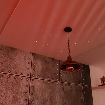 * Les Aux Etoiles * *