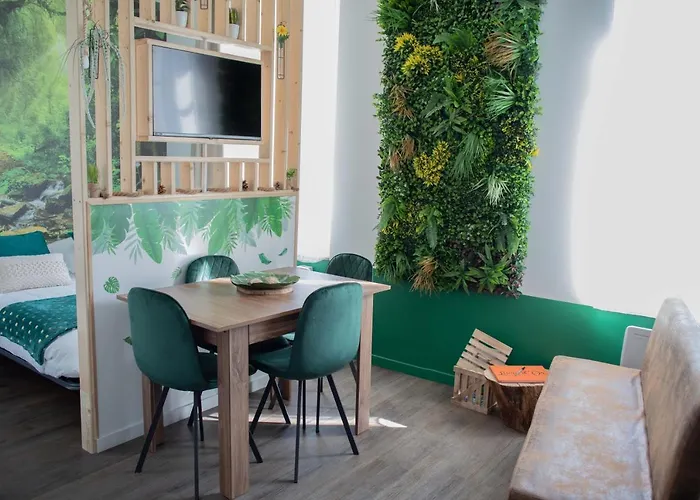 * Les Aux Etoiles * *