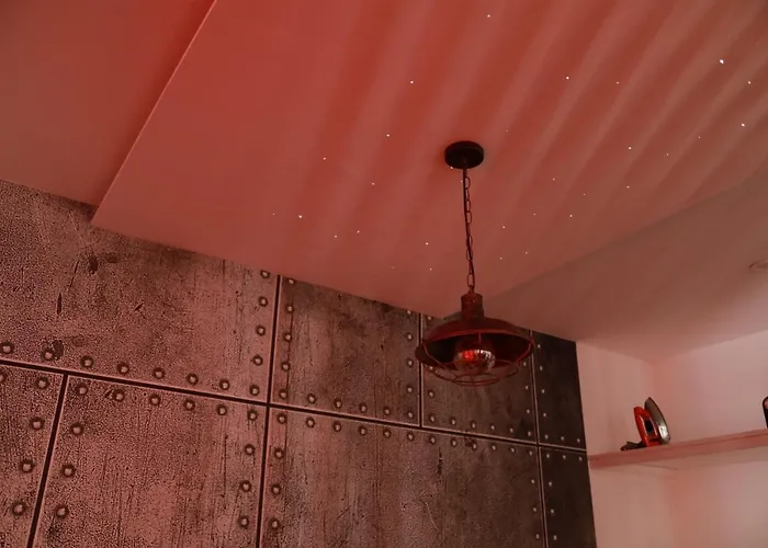 * Les Aux Etoiles * *